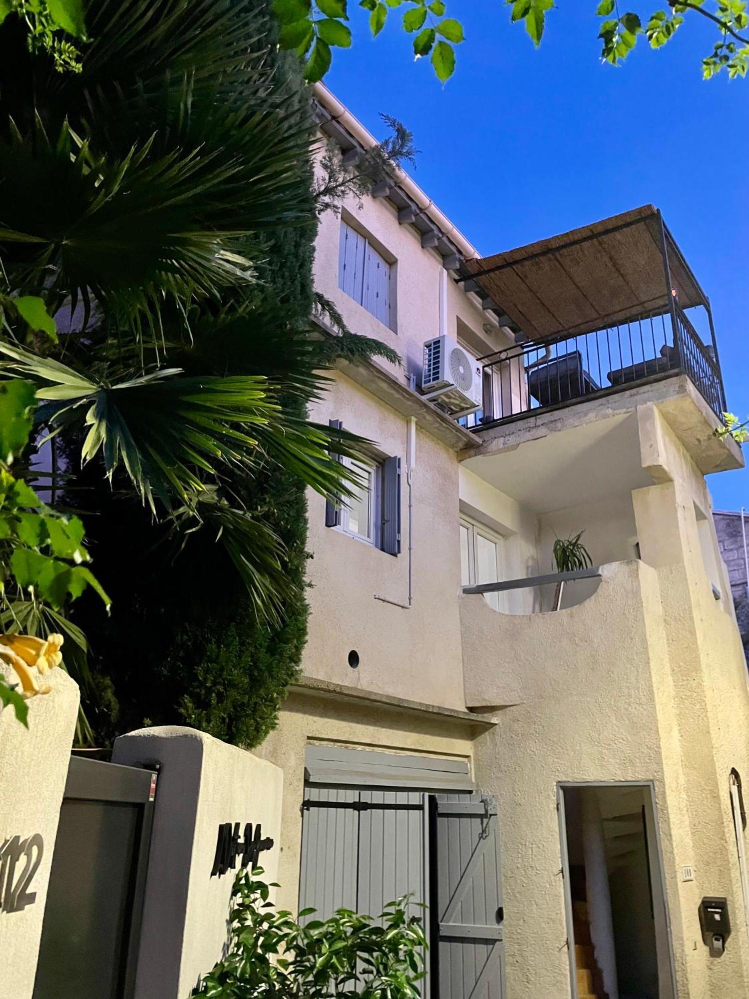 Maison De Village Avec Balcon Rooftop Holiday home